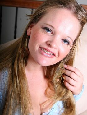 Chubby blonde teen Kissy exposes & fondles her big breasts in a sizzling solo