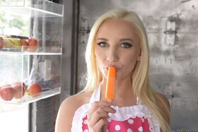 Blonde chick Jade Amber masturbates with a cold treat on slow day at work