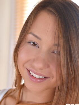 Dutch teen with a beautiful smile Taylor Sands toying her succulent pussy