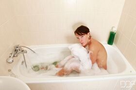 Solo girl Ansie Rocher toys her bush while taking a bubble bath
