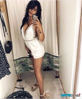 Amateur chick Dee takes selfies in her day to day clothes and lingerie too