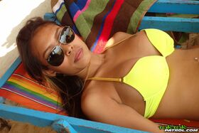 Luscious Asian Cartoon shows her body a yellow bikini & flashes her clit