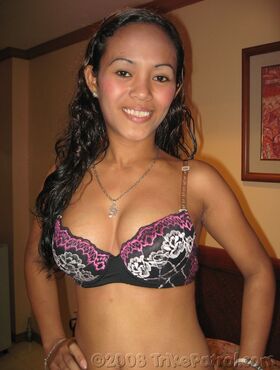 Innocent Filipina Jessica gets naked and penetrated at the hotel