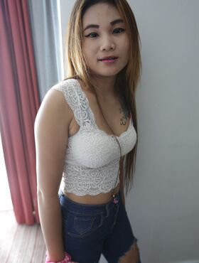 Thai girl agrees to visit hotel room and pose for some non-nude photos
