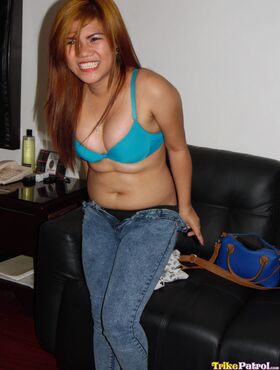 Amateur Filipina Sally masturbates before getting her twat stuffed with a dong