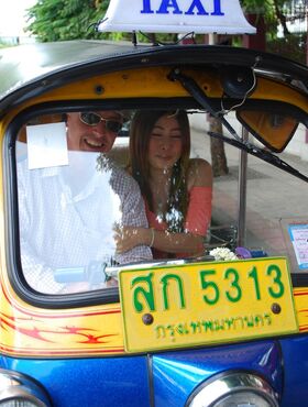 Young Thai girl gets picked up a visiting tourist that is looking for a gf