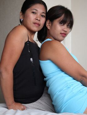 Amateur Filipina Che with Charm shows her cute natural titties in a hotel room