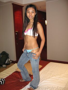 Filipino teen Chantel strips down and masturbates on camera in the hotel room