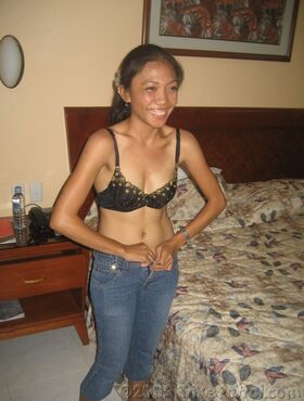 Filipina first timer undresses on her bed before giving a blowjob