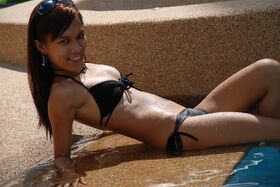 Filipina amateur takes off a black bikini for her first nudes