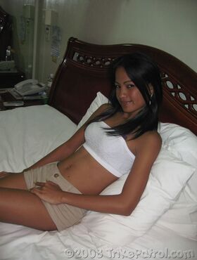 Appealing petite Filipina Linda strips nude to spread wide & suck cock