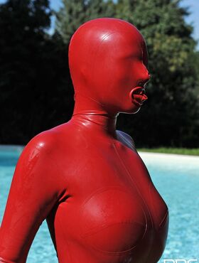 Kinky slut Sandy K poses & masturbates poolside fully covered by a latex suit