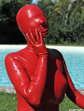 Kinky slut Sandy K poses & masturbates poolside fully covered by a latex suit