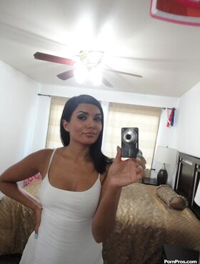 Brunette Arab babe Shazia Sahari takes sexy selfies in front of the mirror