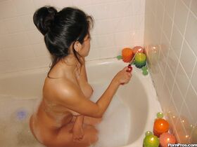 Amateur Latina babe Evie Delatosso strips off lingerie to take a bath
