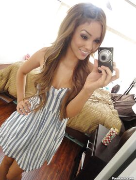 Latina ex-girlfriend Melanie Rios taking topless selfies in mirror