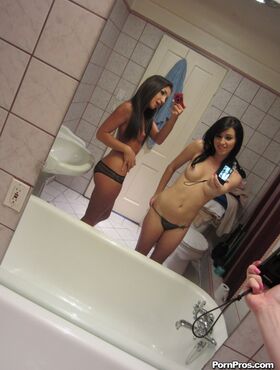 Teen girls take naked selfies before a threesome with their fuck buddy