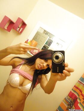 Hot chick Ruby Knox taking selfies in mirror while removing her clothes
