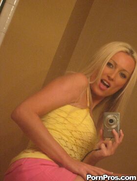 Blonde amateur Diana Doll gets naked for bathroom selfies
