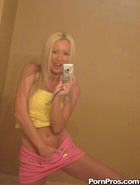 Blonde amateur Diana Doll gets naked for bathroom selfies