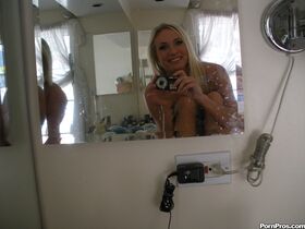 Playful blonde Addison Cain blows kisses while taking nude selfies in mirror