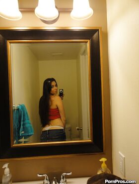 Teen babe Bailey Bam strips by the mirror and makes amateur shots