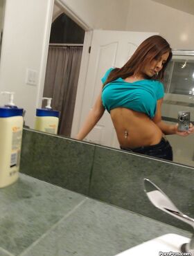 Amateur babe Madison Ivy exposing her curvy body and picturing herself