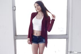 Teen beauty Rhaya Shyne loosing her tight ass from denim shorts