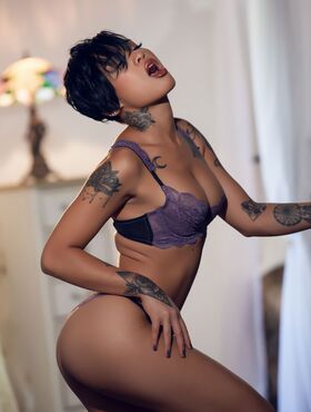 Super hot ebony Honey Gold bares her tattooed body and toys with a glass dildo
