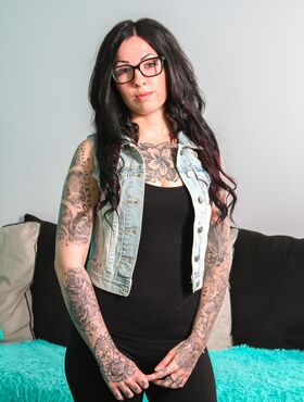 Amateur tattooed slut in glasses Loika gets her alternative pussy pounded
