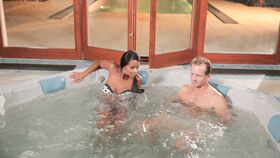 Hot Czech babe Isabella Chrystin gets a sensual fuck & cumshot in the hot tub