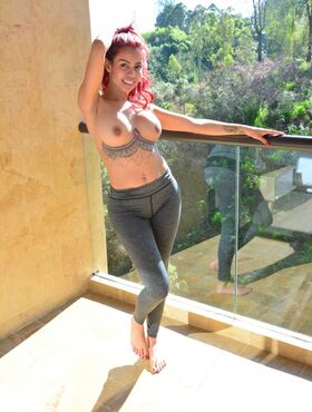 Stunning redhead Latina strips her leggings and shows her sexy body