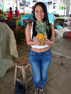Appealing Colombian MILF Fernanda Martinez trades cucumber for big cock in POV