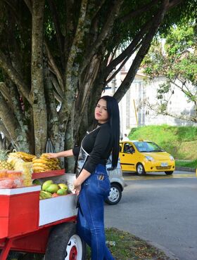 Fatty Colombian fruit seller peels to reveal tattoos & big tits before blowjob