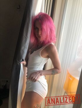 Pink-haired teen Yara Phoenix takes selfies of her hot naked tattooed body