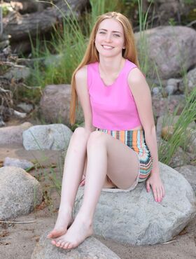 Barefoot young girl Lena Flora gets totally naked on a boulder