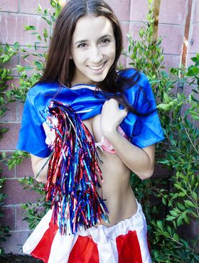 Skinny little cheerleader Belle Knox peels her uniform outdoors & rides on top