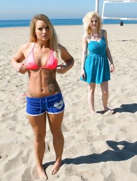 Beach babes Catie & Cali Cassidy removes bikini bras to expose natural tits