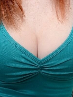Big Naturals - Cunning redhead babe with big tits Deedee Lynn is amusing model
