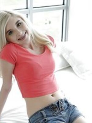 I Know That Girl - Adorable petite blonde Piper Perri showing off her pale teenage pussy