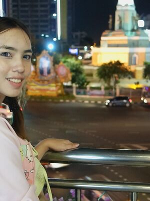 Tuk Tuk Patrol - Thai chick picked up in street and invited for nude photo session in the hotel