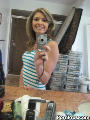 Real Exgirlfriends - Ex-girlfriend Victoria Lawson takes topless selfies in bathroom mirror