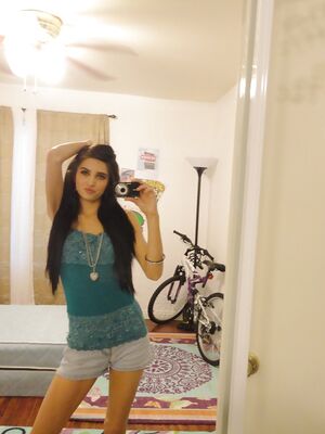 Real Exgirlfriends - Slender female Zoey Kush ditching her shorts and top while taking selfies