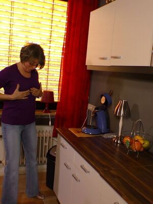 Hausfrau Ficken - Mature housewife gets boned in the kitchen by her horny old man