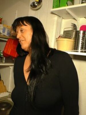 Hausfrau Ficken - Tattooed German mature pays for kitchen repairs with hot blowjob & fuck