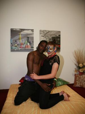 Scambisti Maturi - Chubby mature in mask gets on knees to give BBC blowjob & get it doggystyle